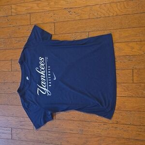 Womens Nike Yankees Shirt
